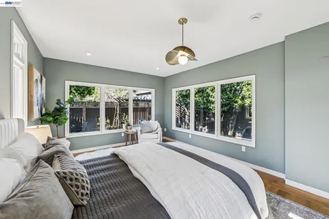 $1,095,000 | 1211 Court Street, Alameda, CA 94501