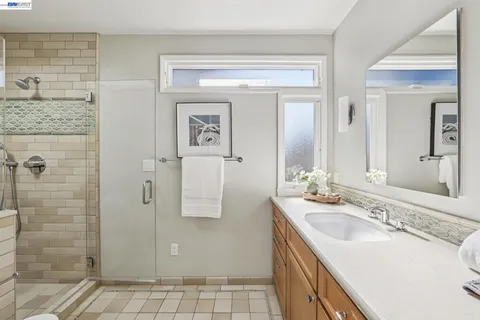 $1,095,000 | 1211 Court Street, Alameda, CA 94501