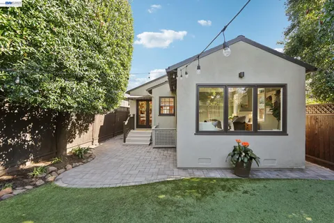 $1,095,000 | 1211 Court Street, Alameda, CA 94501