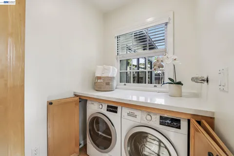 $1,095,000 | 1211 Court Street, Alameda, CA 94501