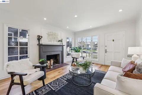 $1,095,000 | 1211 Court Street, Alameda, CA 94501