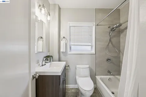 $1,095,000 | 1211 Court Street, Alameda, CA 94501