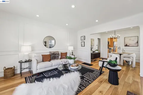 $1,095,000 | 1211 Court Street, Alameda, CA 94501