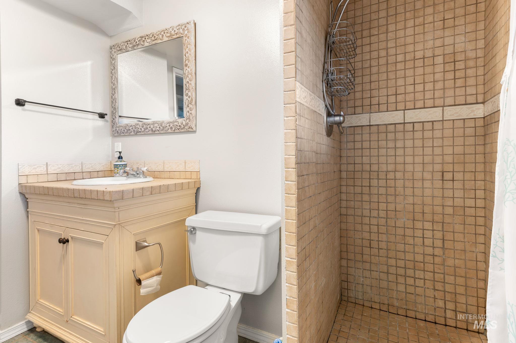 2351 Reservoir Road Clarkston, WA 99403 - Photo 20 of 24 Full bath featuring a shower stall and vanity