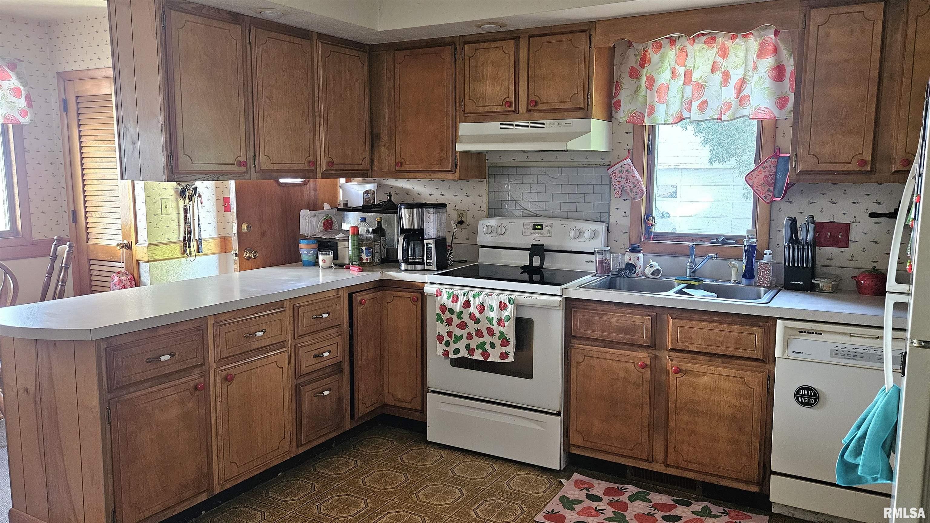 436 West Locust Street Canton, IL 61520 - Photo 9 of 34