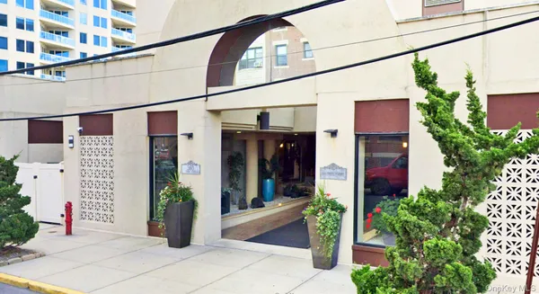 $36,000 | 360 Shore Road, Unit 9C, Long Beach, NY 11561