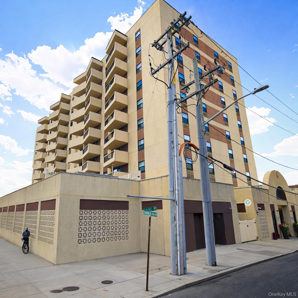 360 Shore Road, Unit 9C Long Beach, NY 11561 - Photo 5 of 17 Building Front