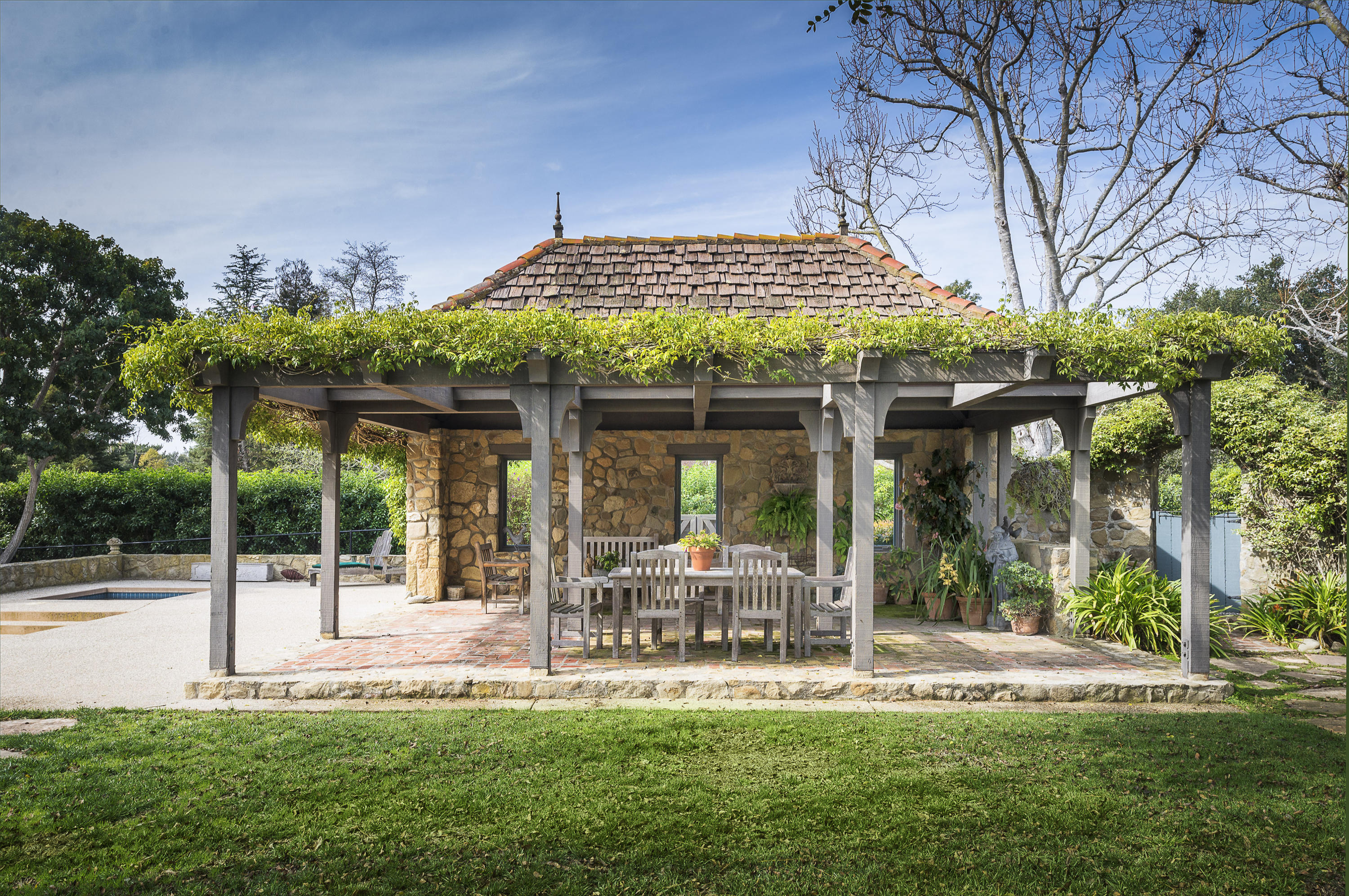 284 Santa Rosa Lane Montecito, CA 93108 - Photo 10 of 17 6. Patio