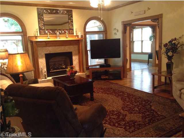 5970 Loop Road Clemmons, NC 27012 - Photo 3 of 16 Living Room.