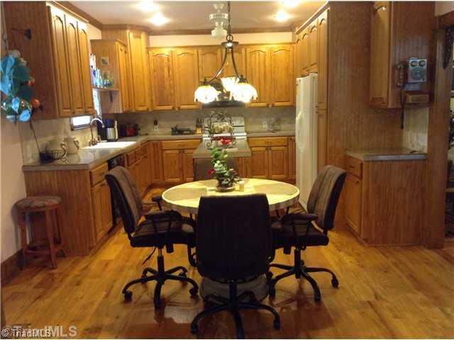 5970 Loop Road Clemmons, NC 27012 - Photo 5 of 16 Kitchen.