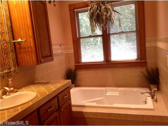 5970 Loop Road Clemmons, NC 27012 - Photo 8 of 16 Master Bath/Spa.