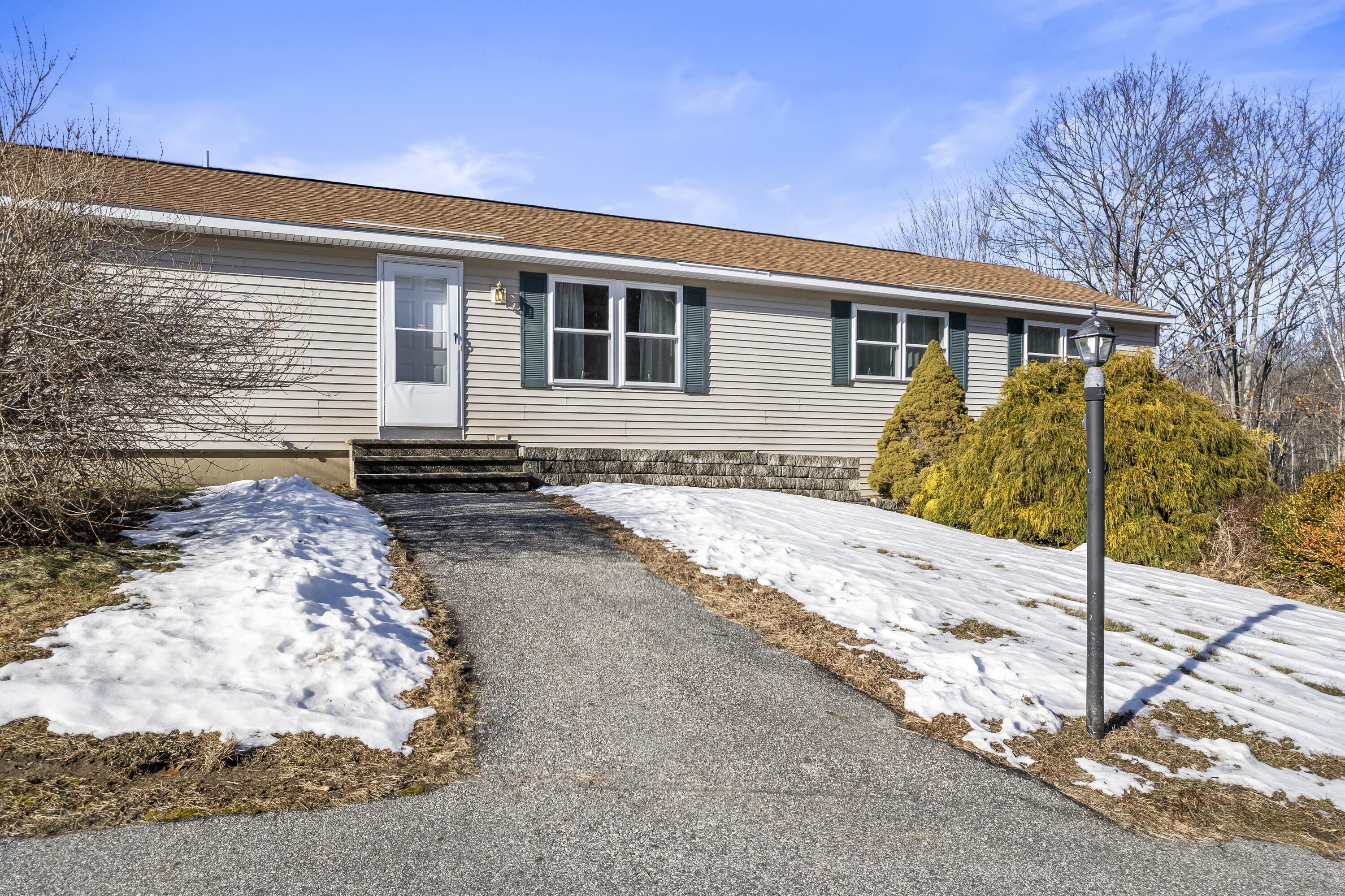 643 Middle Road Sabattus, ME 04280 - Photo 6 of 55 643 Middle Road_104