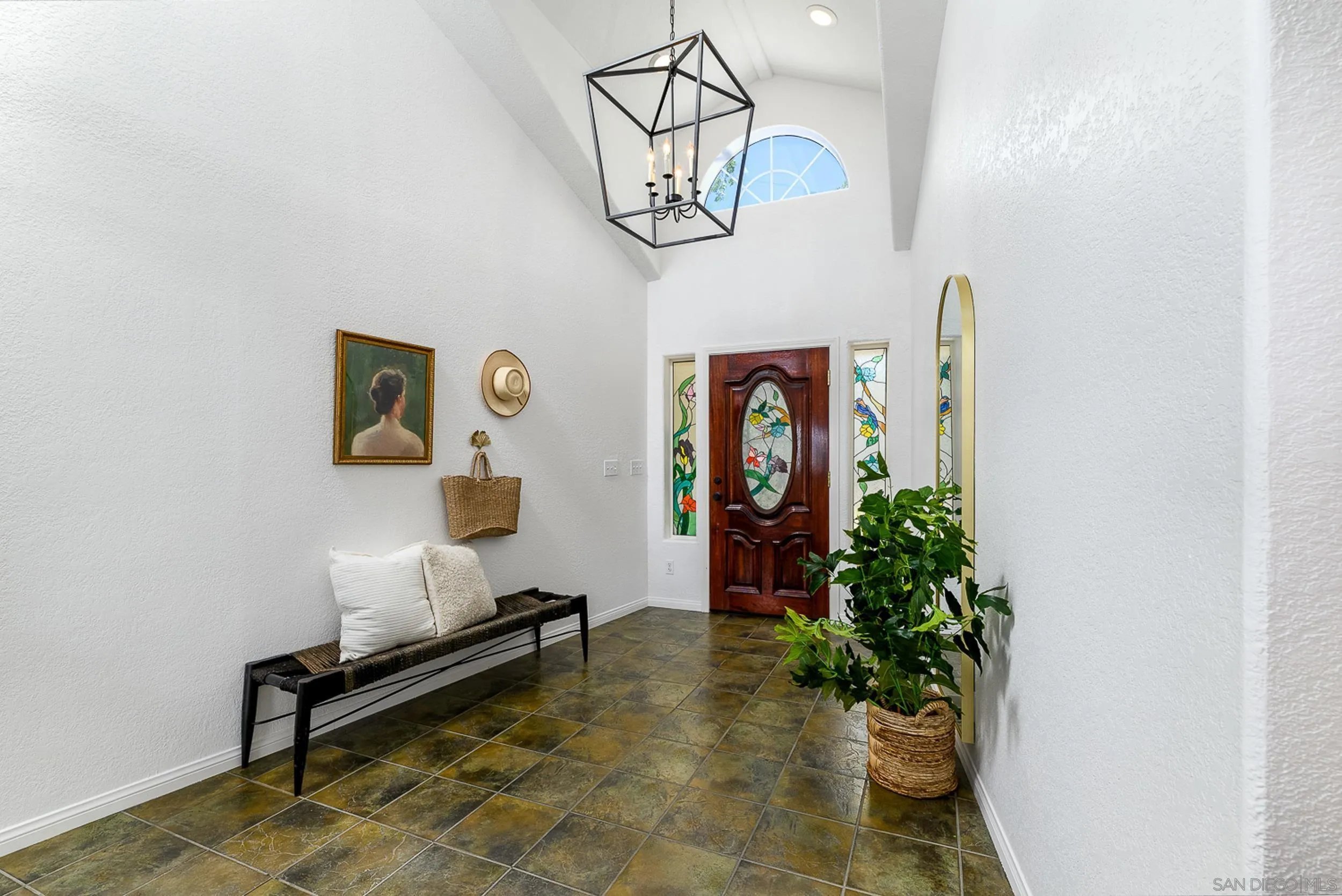 1577 Oak Land Road Julian, CA 92036 - Photo 10 of 73 Spacious Entryway