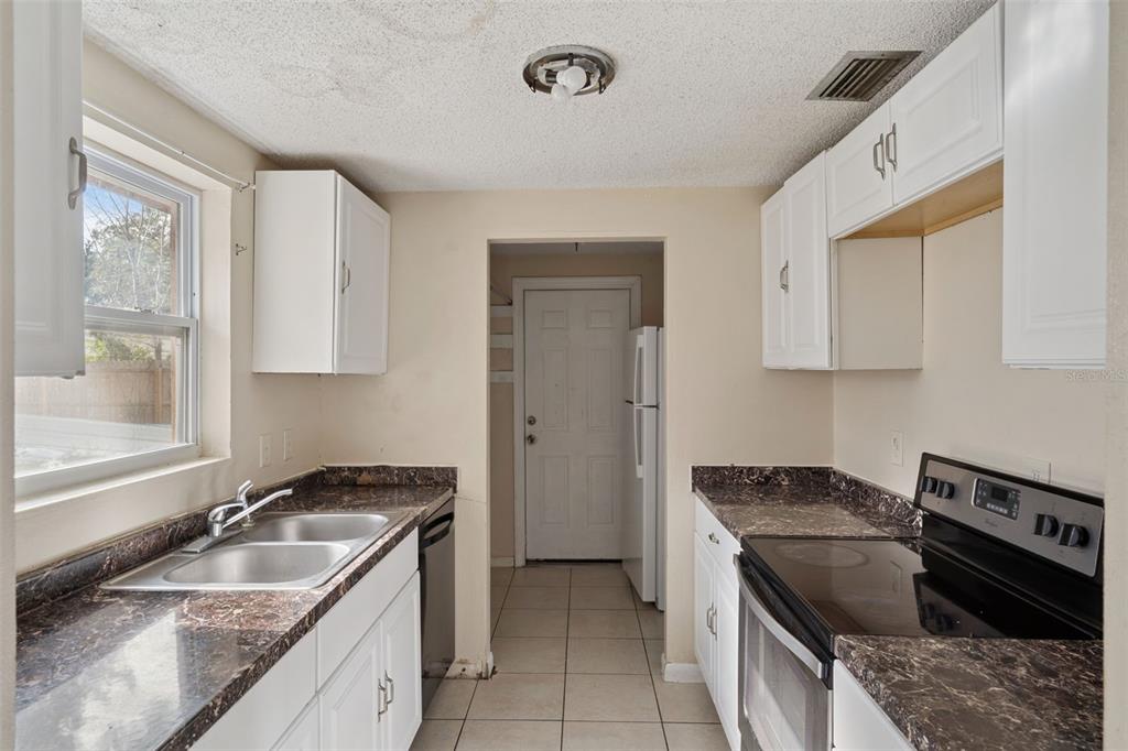 14323 Southwest 39th Ct Road Ocala, FL 34473 - Photo 4 of 19