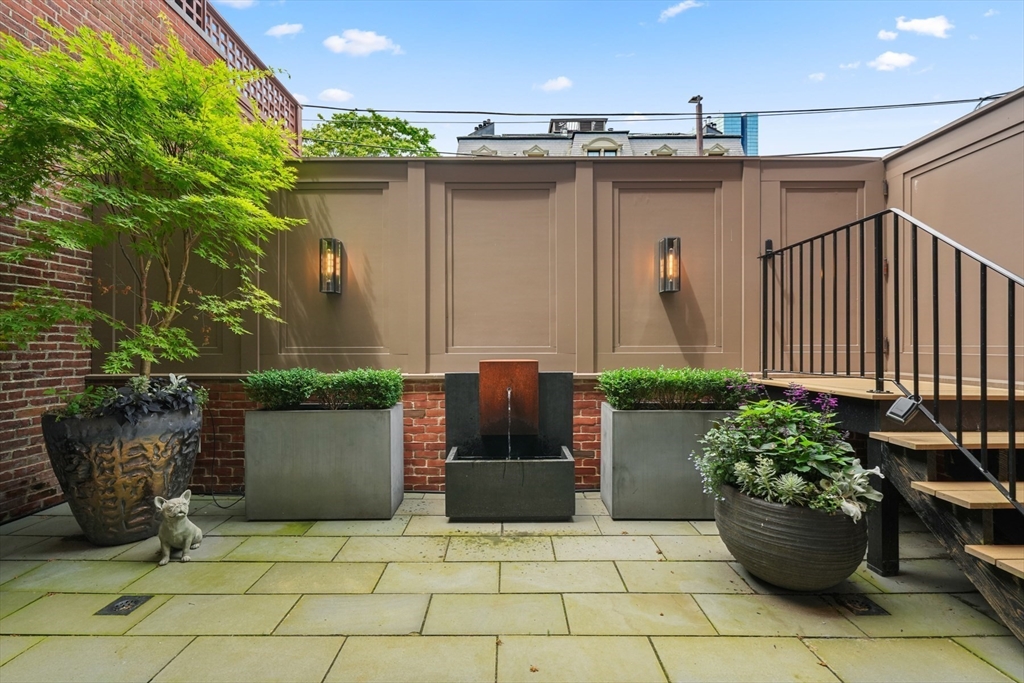 155 Warren Avenue Boston, MA 02116 - Photo 13 of 39
