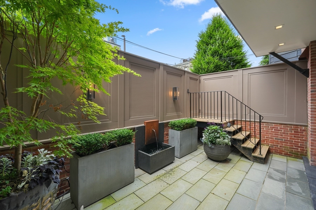 155 Warren Avenue Boston, MA 02116 - Photo 15 of 39