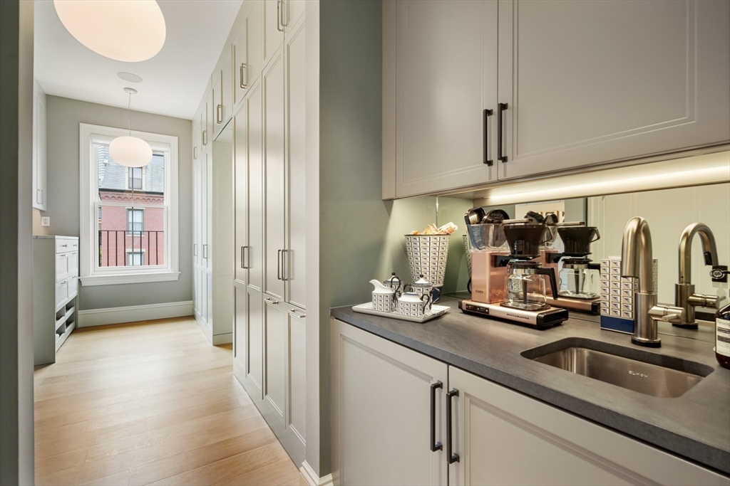 155 Warren Avenue Boston, MA 02116 - Photo 22 of 39