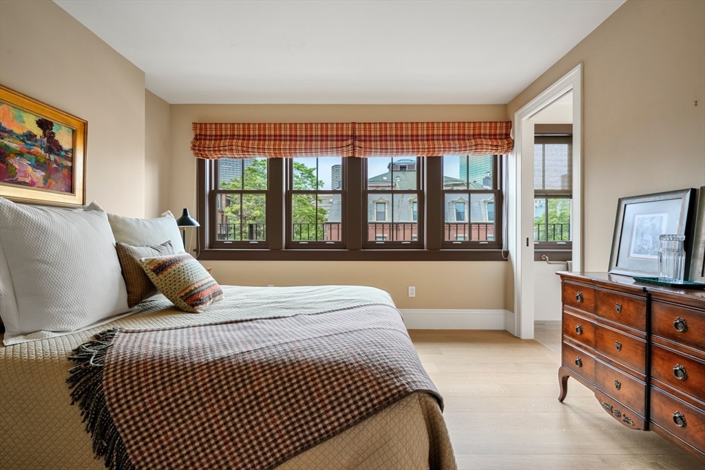 155 Warren Avenue Boston, MA 02116 - Photo 26 of 39