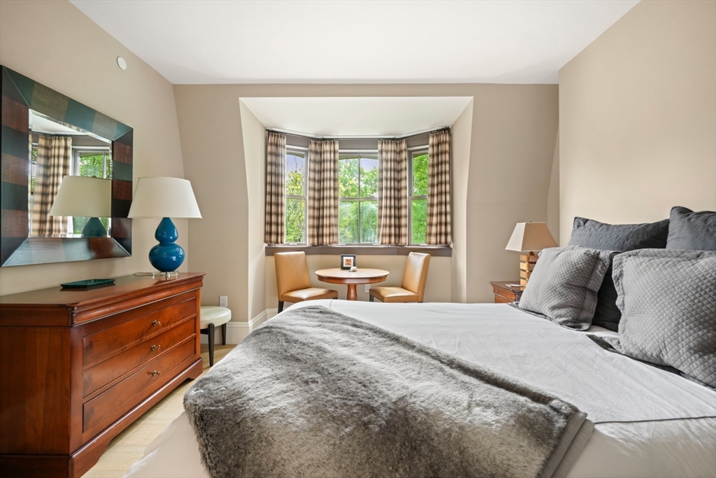155 Warren Avenue Boston, MA 02116 - Photo 28 of 39