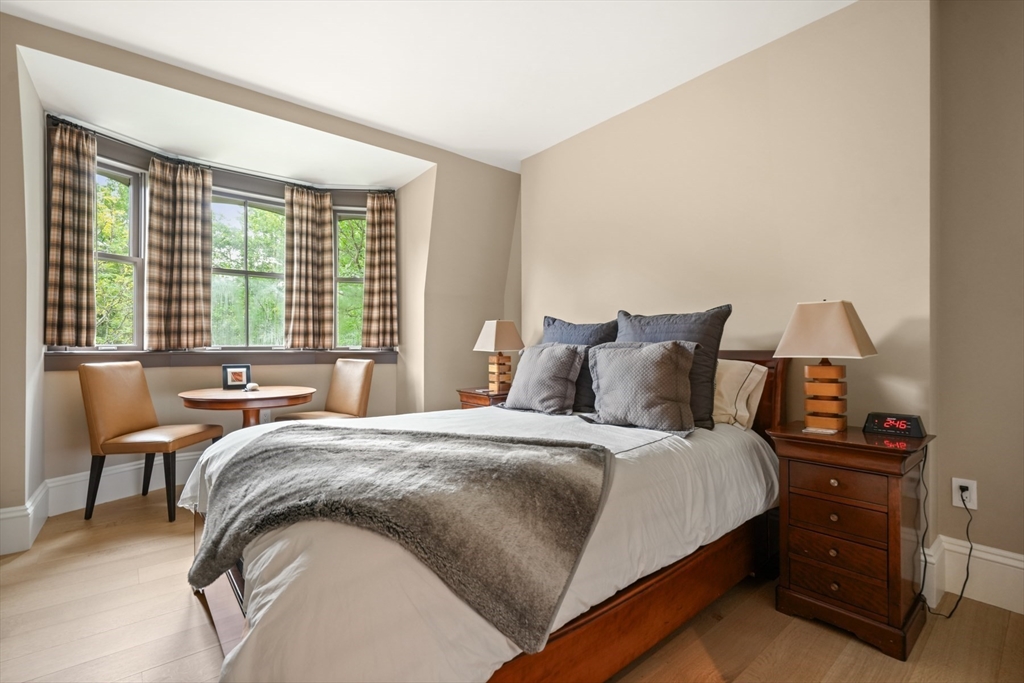 155 Warren Avenue Boston, MA 02116 - Photo 29 of 39