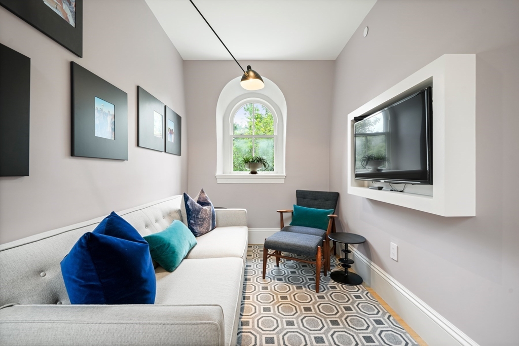 155 Warren Avenue Boston, MA 02116 - Photo 31 of 39