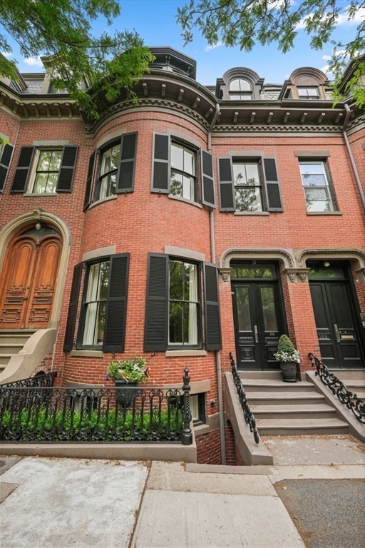 155 Warren Avenue Boston, MA 02116 - Photo 35 of 39