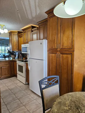 $1,800 | 6017 Coral Lake Drive, Unit 205, Margate, FL 33063