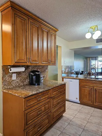 $1,800 | 6017 Coral Lake Drive, Unit 205, Margate, FL 33063