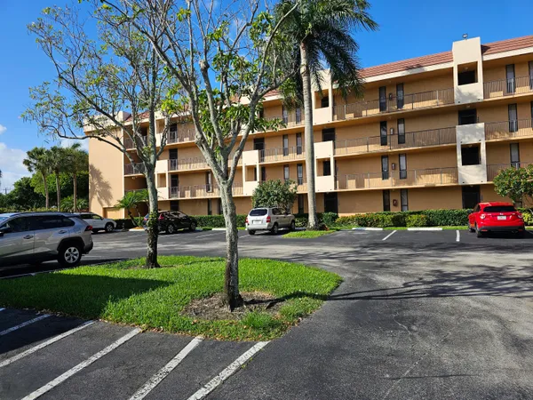 $1,800 | 6017 Coral Lake Drive, Unit 205, Margate, FL 33063