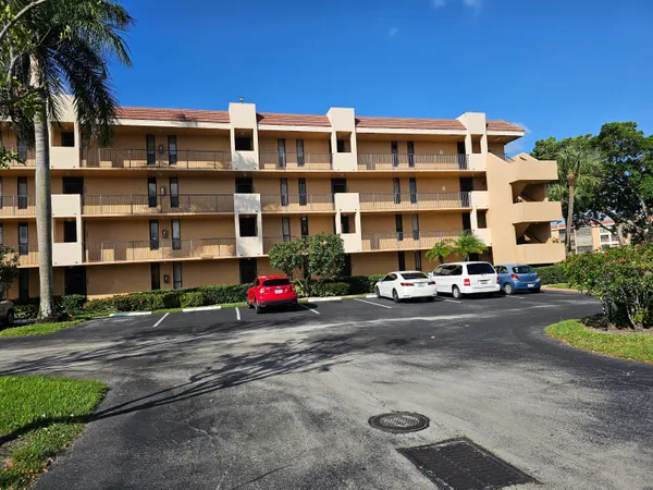 $1,800 | 6017 Coral Lake Drive, Unit 205, Margate, FL 33063