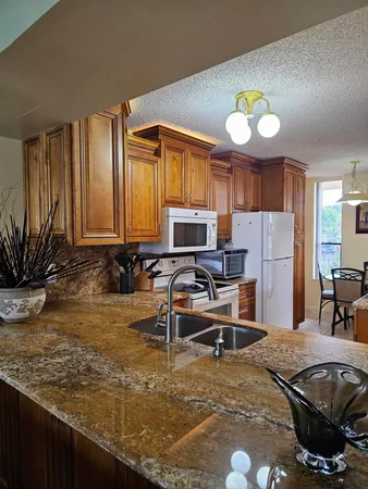 $1,800 | 6017 Coral Lake Drive, Unit 205, Margate, FL 33063