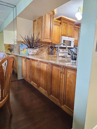 $1,800 | 6017 Coral Lake Drive, Unit 205, Margate, FL 33063