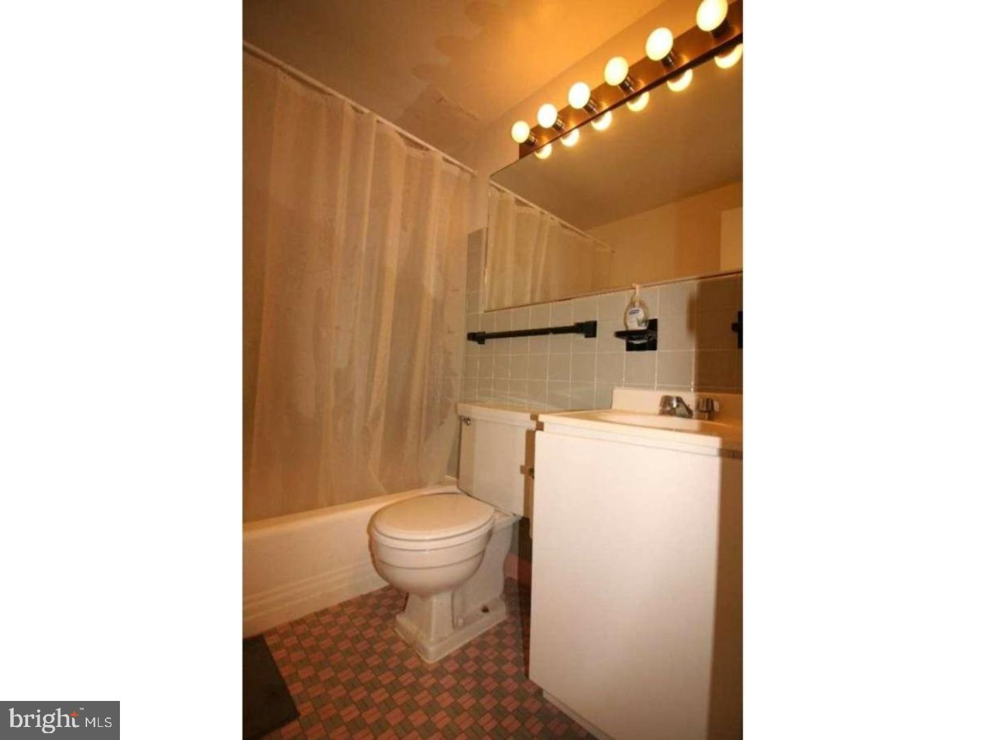 2101 Chestnut Street, Unit 812 Philadelphia, PA 19103 - Photo 5 of 9