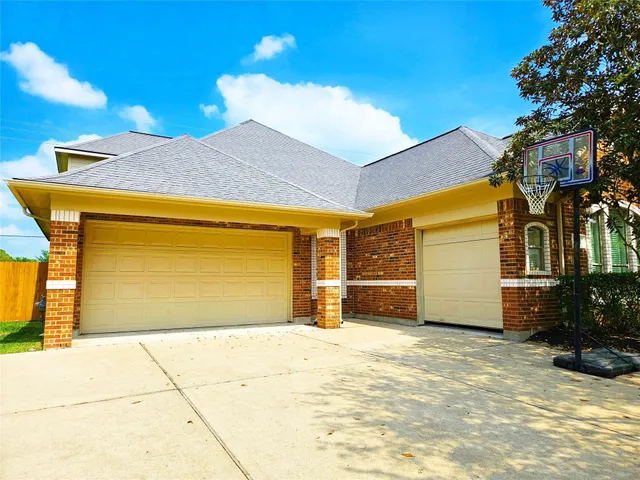 a view of a parking space