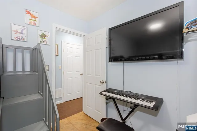 $499,000 | 26 Voorhis Place, Pompton Plains, NJ 07444