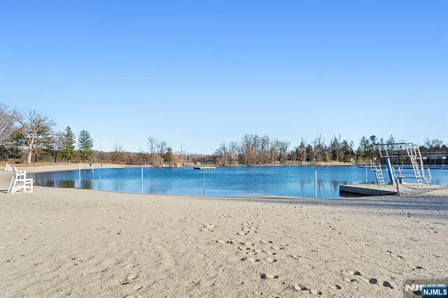 $499,000 | 26 Voorhis Place, Pompton Plains, NJ 07444