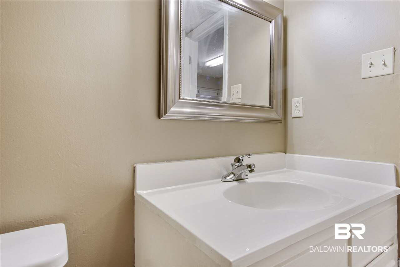 954 Dickenson Avenue Mobile, AL 36609 - Photo 23 of 26