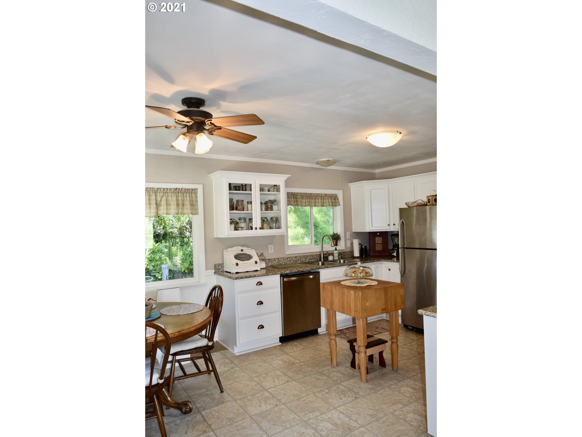 28679 Brooks Road Gold Beach, OR 97444 - Photo 13 of 30