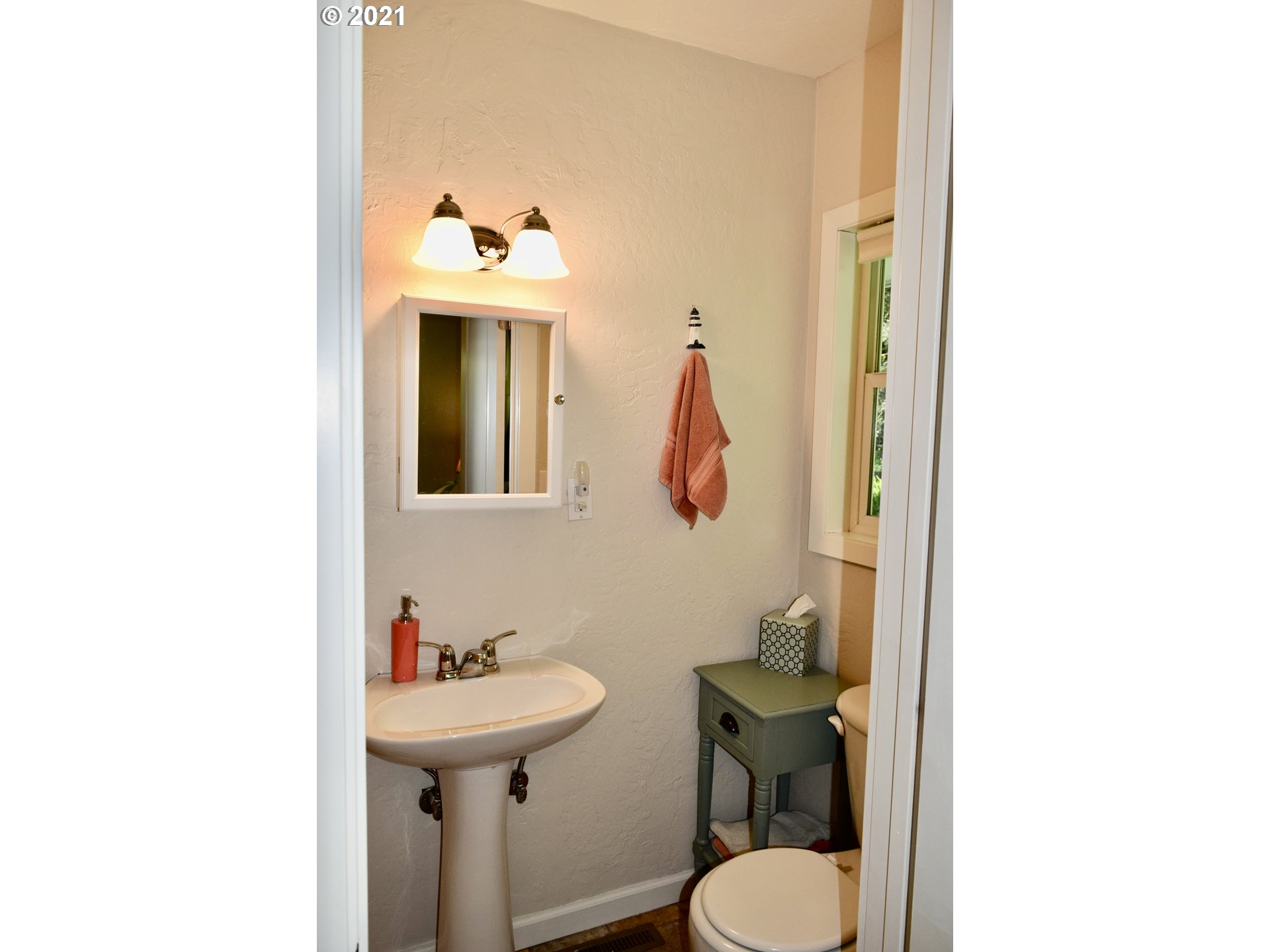 28679 Brooks Road Gold Beach, OR 97444 - Photo 18 of 30