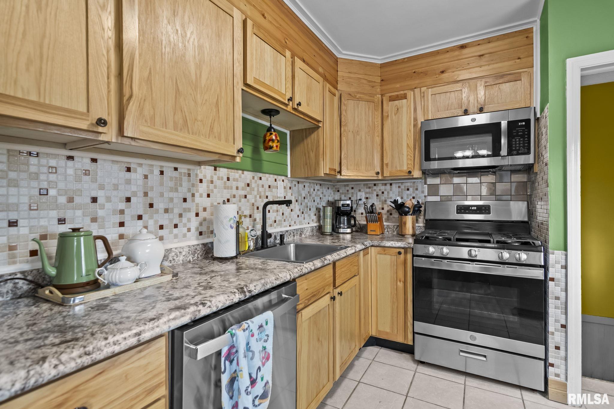 2132 Grandview Avenue Springfield, IL 62702 - Photo 7 of 32