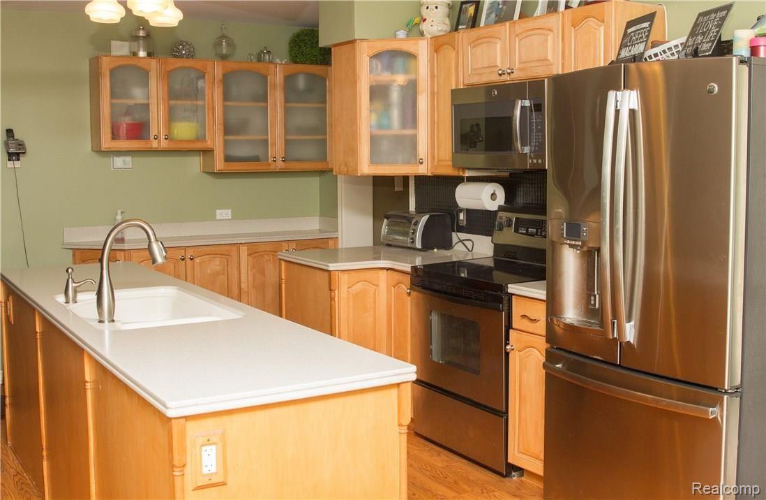 722 Wilcox Street Rochester, MI 48307 - Photo 6 of 52 Kitchen8.jpg