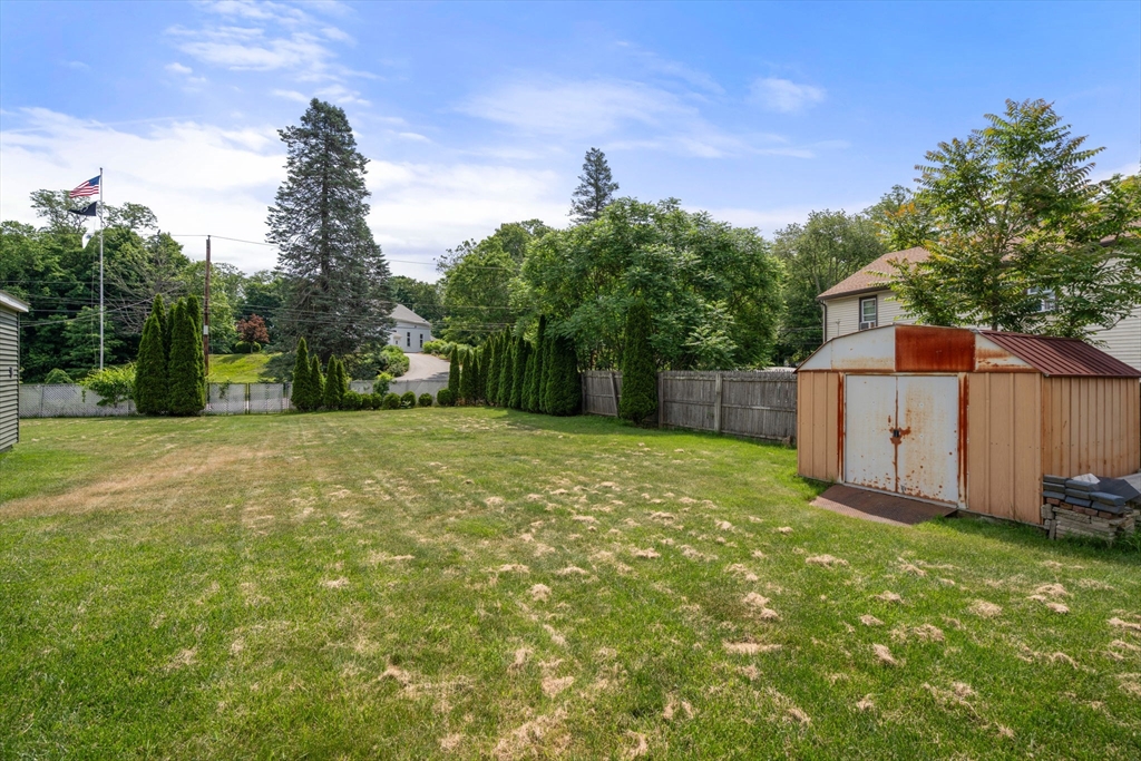 9 Providence Road Sutton, MA 01590 - Photo 33 of 37