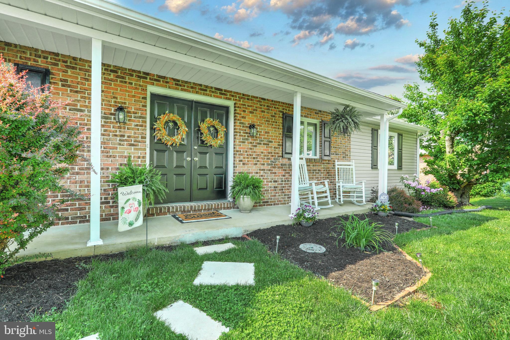 321 Greendale Road York, PA 17403 - Photo 2 of 48