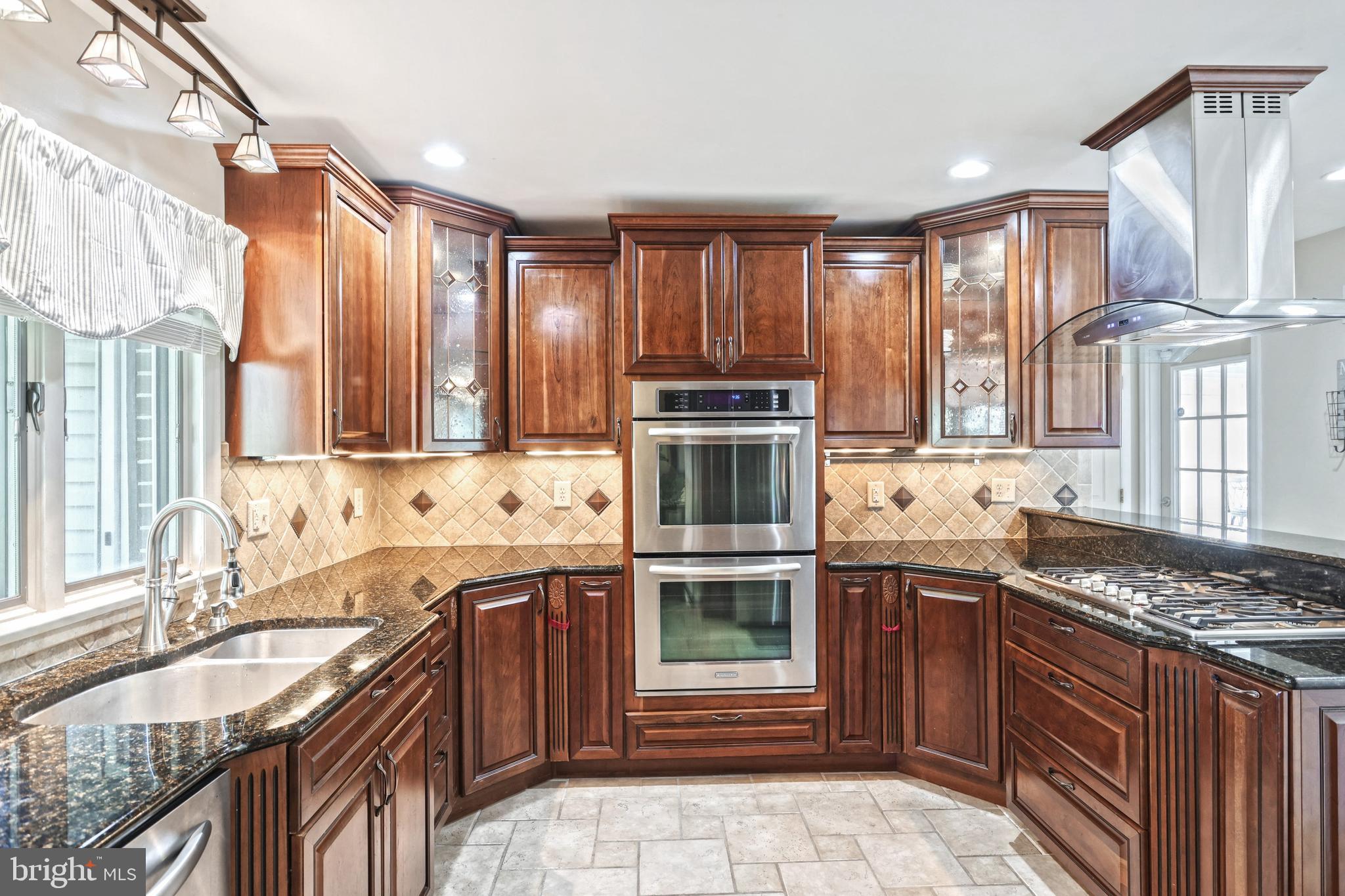321 Greendale Road York, PA 17403 - Photo 17 of 48 Kitchen - First floor