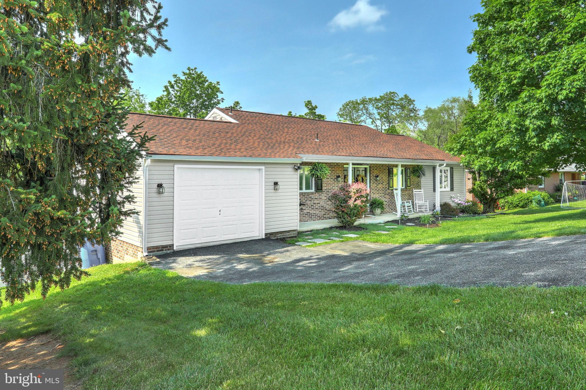321 Greendale Road York, PA 17403 - Photo 3 of 48