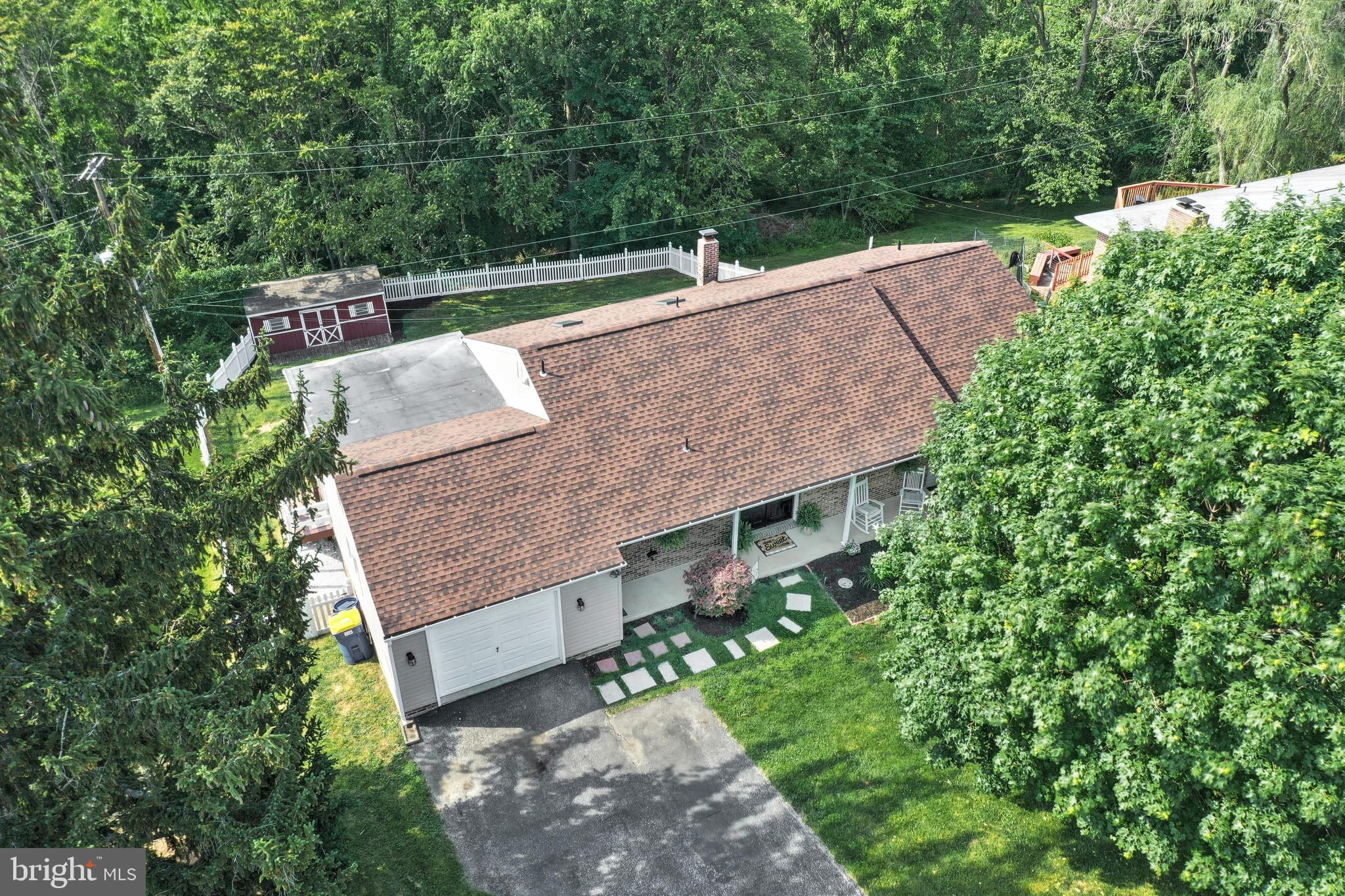321 Greendale Road York, PA 17403 - Photo 4 of 48