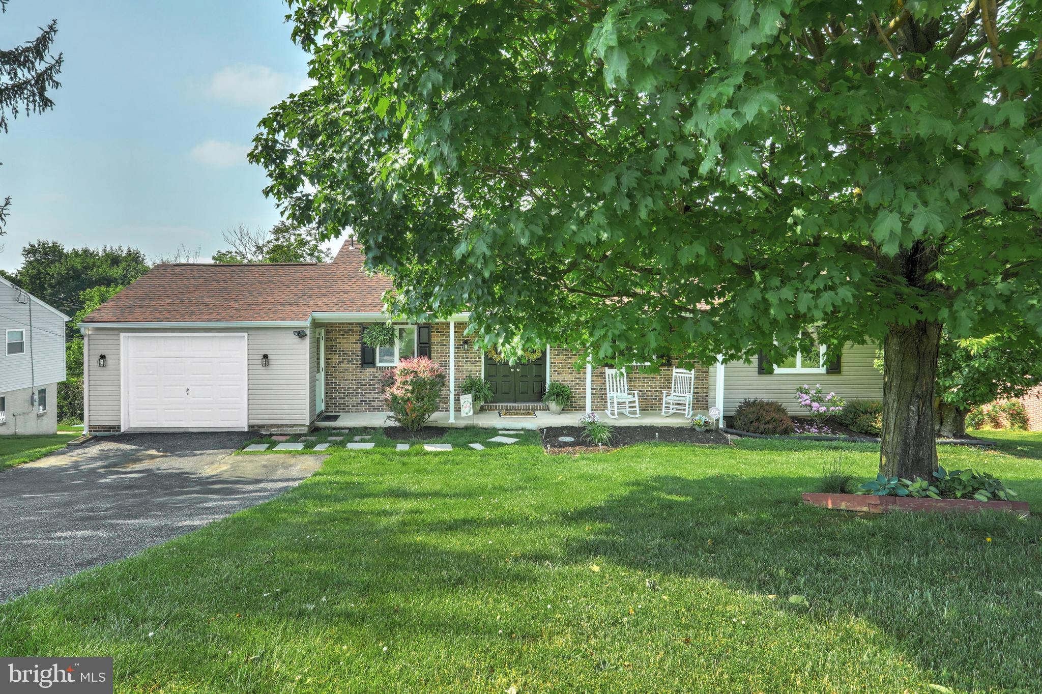 321 Greendale Road York, PA 17403 - Photo 5 of 48