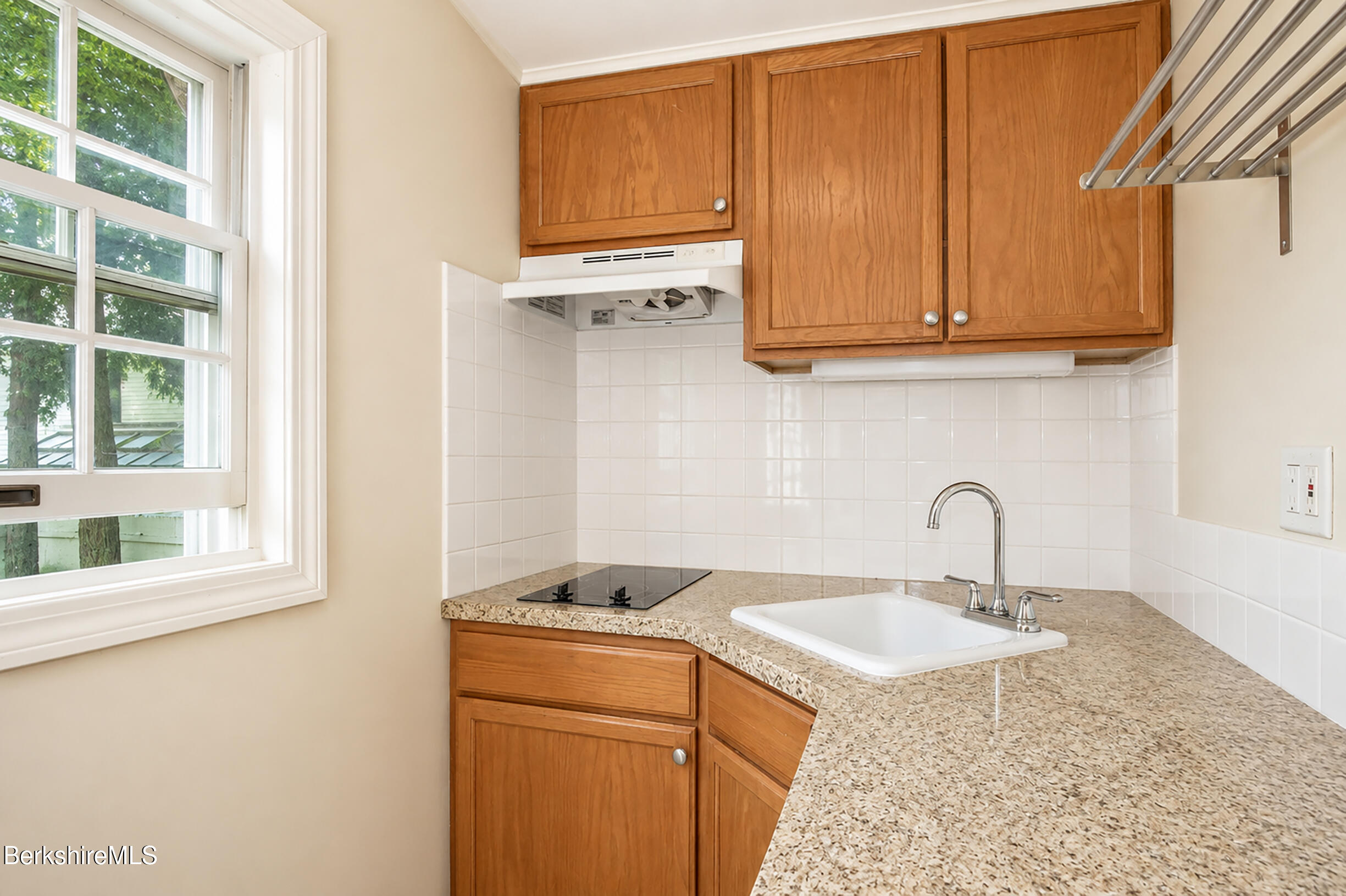 53 Main Street Stockbridge, MA 01262 - Photo 50 of 61 cottage kitchen