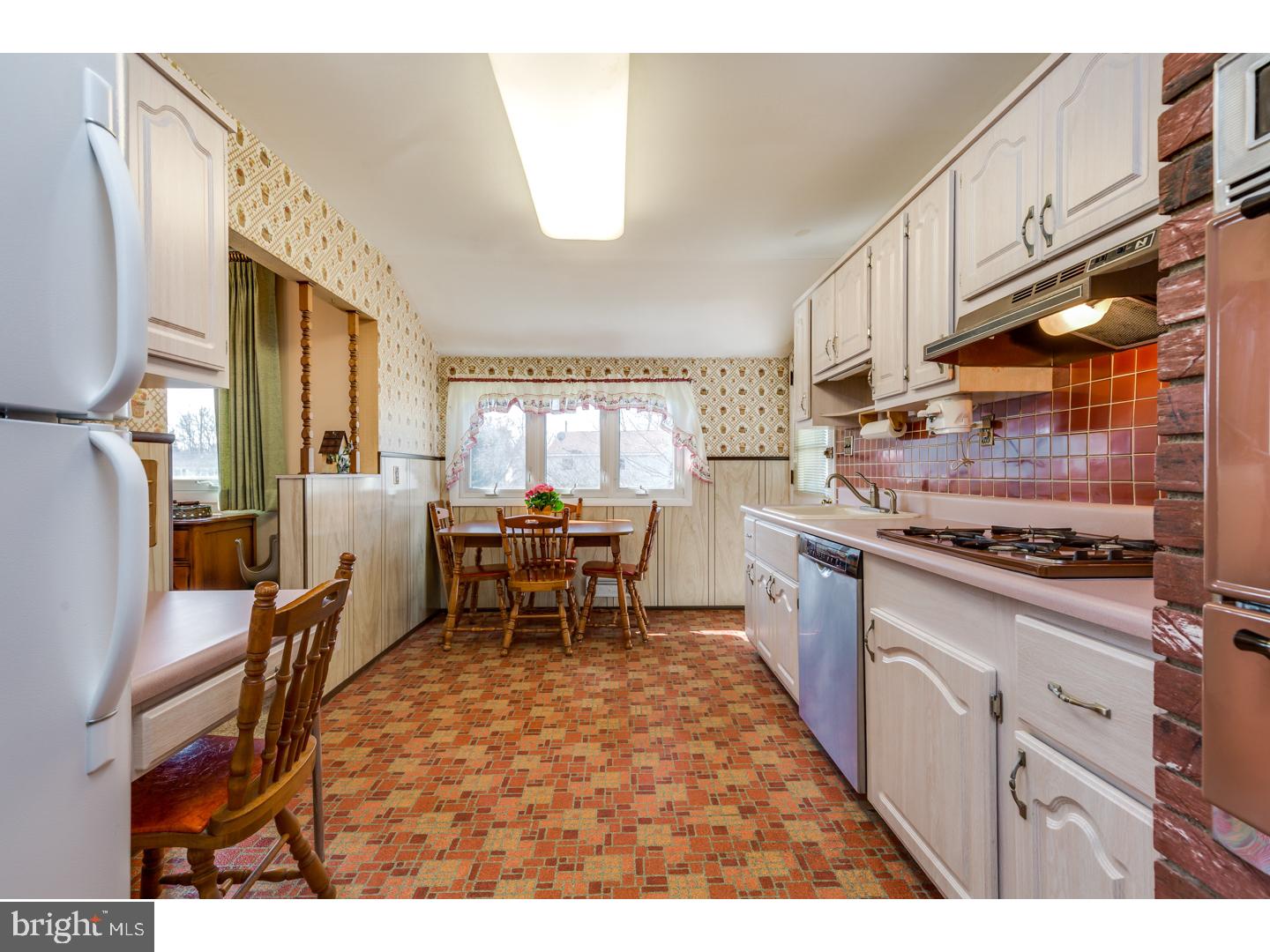 6 Knoll Road Stratford, NJ 08084 - Photo 11 of 19 Kitchen