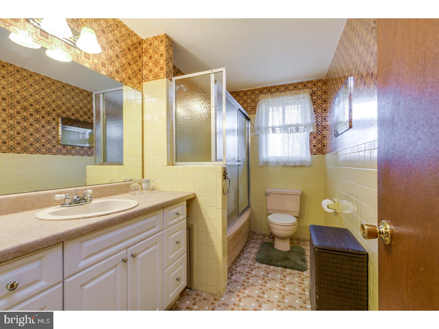 6 Knoll Road Stratford, NJ 08084 - Photo 12 of 19 Bathroom
